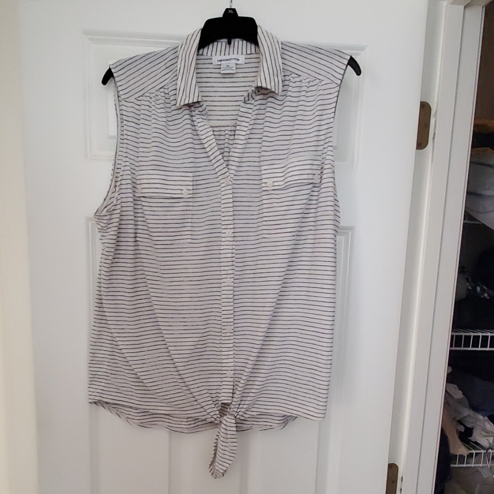 sleeveless blouse